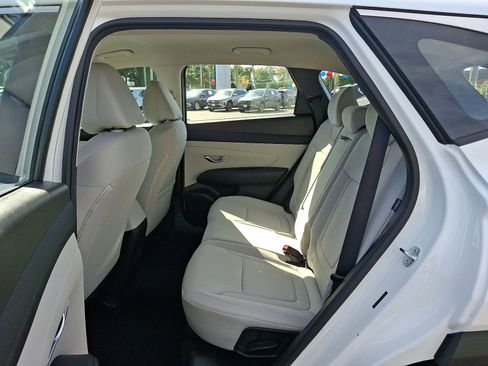 Used 2025 Hyundai Tucson SE image 25