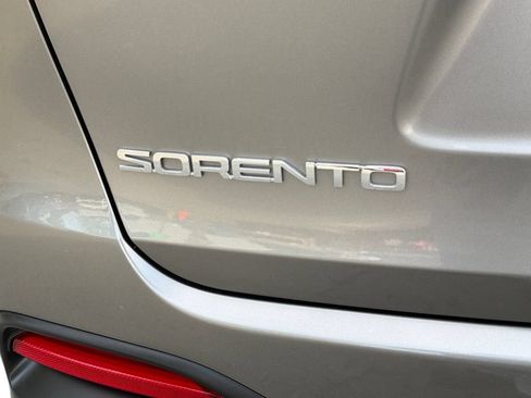 Used 2017 Kia Sorento FWD image 9