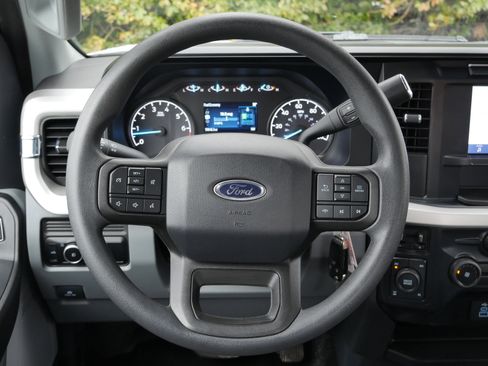 Certified 2024 Ford F250 XL w/ XL Chrome Package image 6