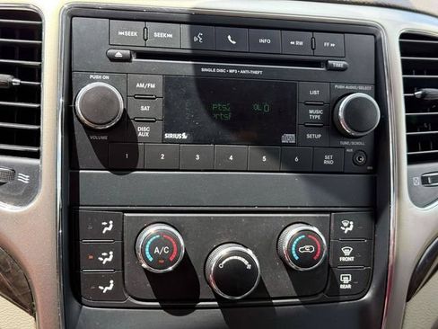 Used 2012 Jeep Grand Cherokee Laredo w/ Laredo E Group AWD/4WD image 27