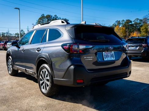 Certified 2025 Subaru Outback Premium image 4