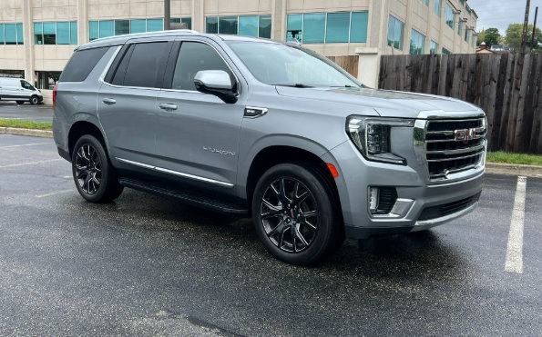 Used 2023 GMC Yukon SLT w/ SLT Premium Package AWD/4WD image 9