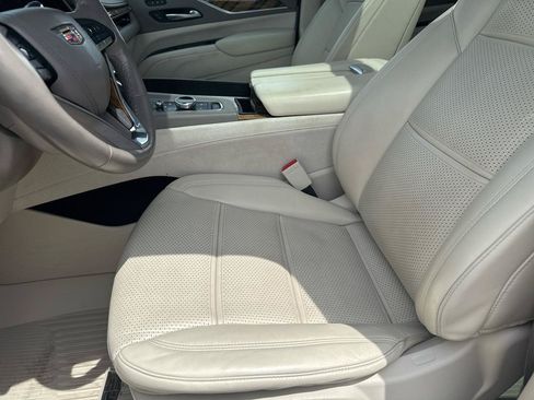 Used 2021 Cadillac Escalade Sport Platinum AWD/4WD image 13