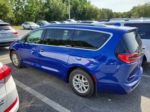 Used 2021 Chrysler Pacifica Touring-L w/ Premium & Safety Sphere Group FWD image 7
