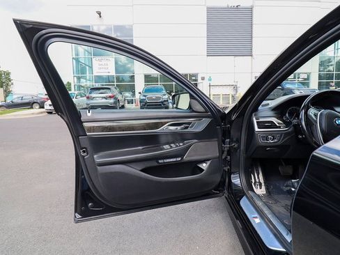 Used 2017 BMW 750i xDrive image 46