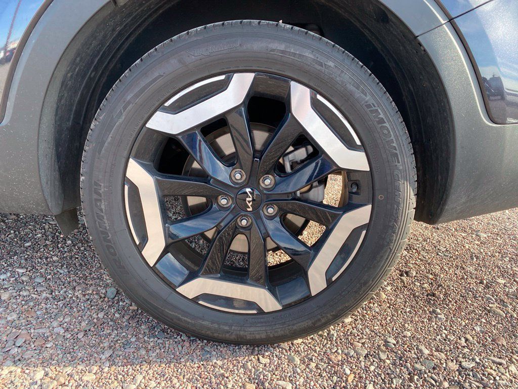 Used 2025 Kia Telluride S FWD image 5