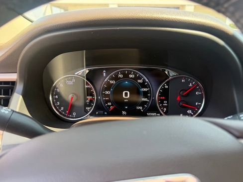 Used 2019 GMC Acadia Denali w/ Technology Package FWD image 33