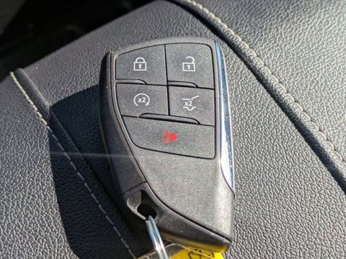 Used 2025 Chevrolet Traverse LT image 26