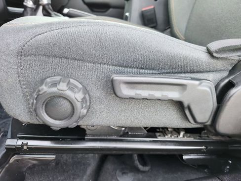 Used 2025 Jeep Gladiator Sport image 22