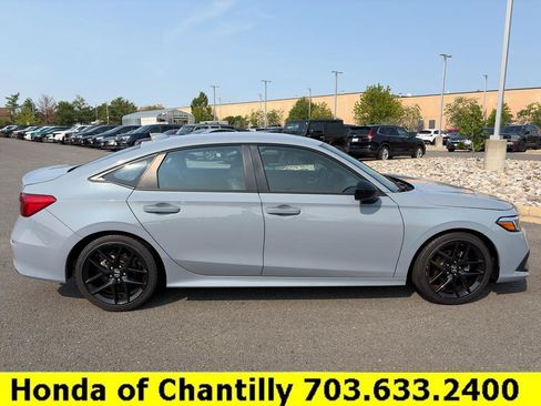 Used 2023 Honda Civic Sport image 8