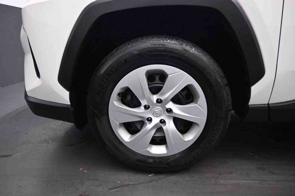 Used 2019 Toyota RAV4 LE FWD image 46