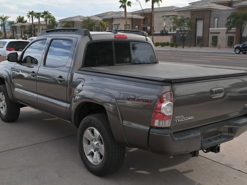 Used 2014 Toyota Tacoma 4x4 Double Cab w/ TRD Sport Package image 7