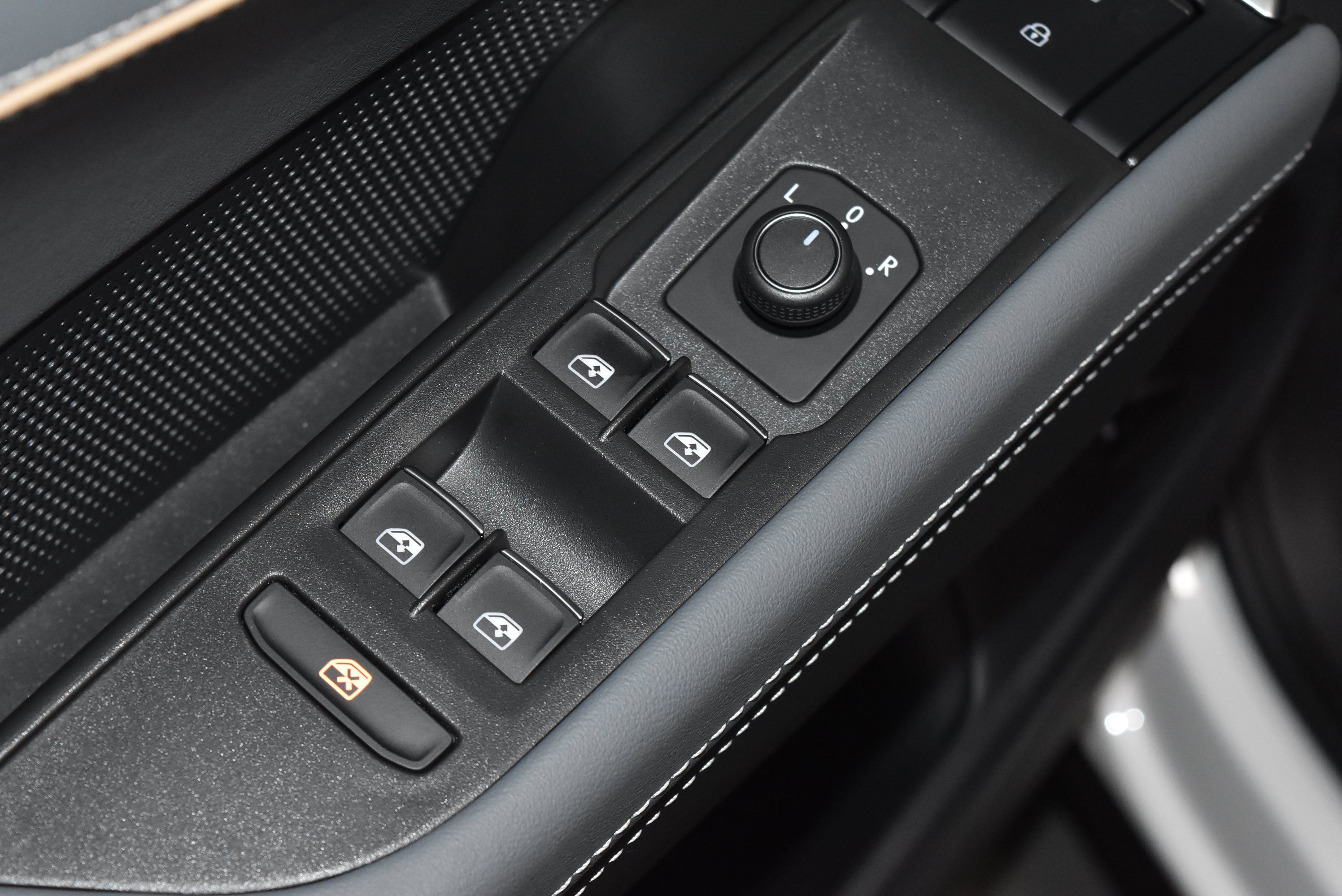 New 2027 Volkswagen Atlas SEL R-Line AWD/4WD image 4