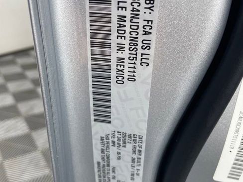 Certified 2025 Jeep Compass Limited AWD/4WD image 15