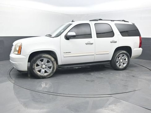Used 2011 GMC Yukon SLT w/ Regional Value Package RWD image 2