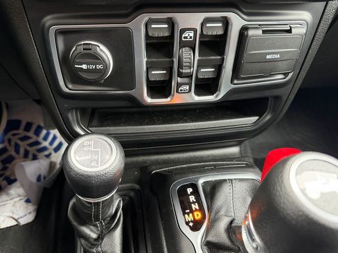 Used 2024 Jeep Wrangler Sport S image 20