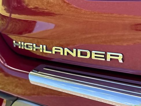 Used 2022 Toyota Highlander Platinum AWD/4WD image 18