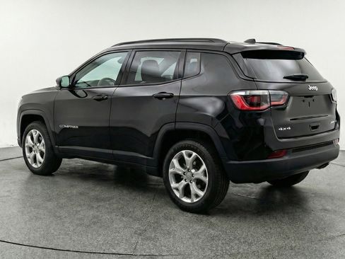 Used 2025 Jeep Compass Latitude image 6