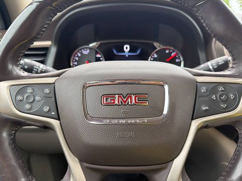 Used 2018 GMC Acadia Denali w/ Technology Package AWD/4WD image 10