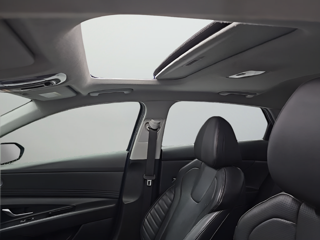 Certified 2025 Hyundai Elantra Limited FWD image 39