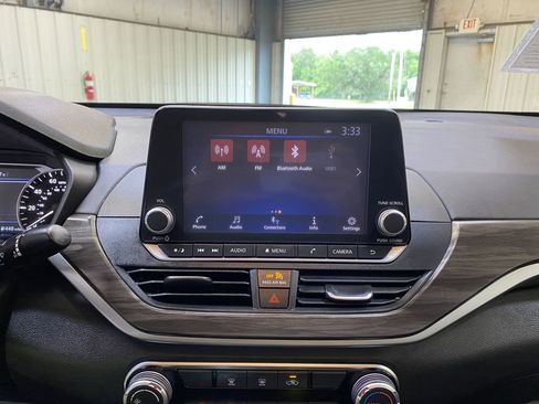 Used 2025 Nissan Altima 2.5 SV FWD image 35