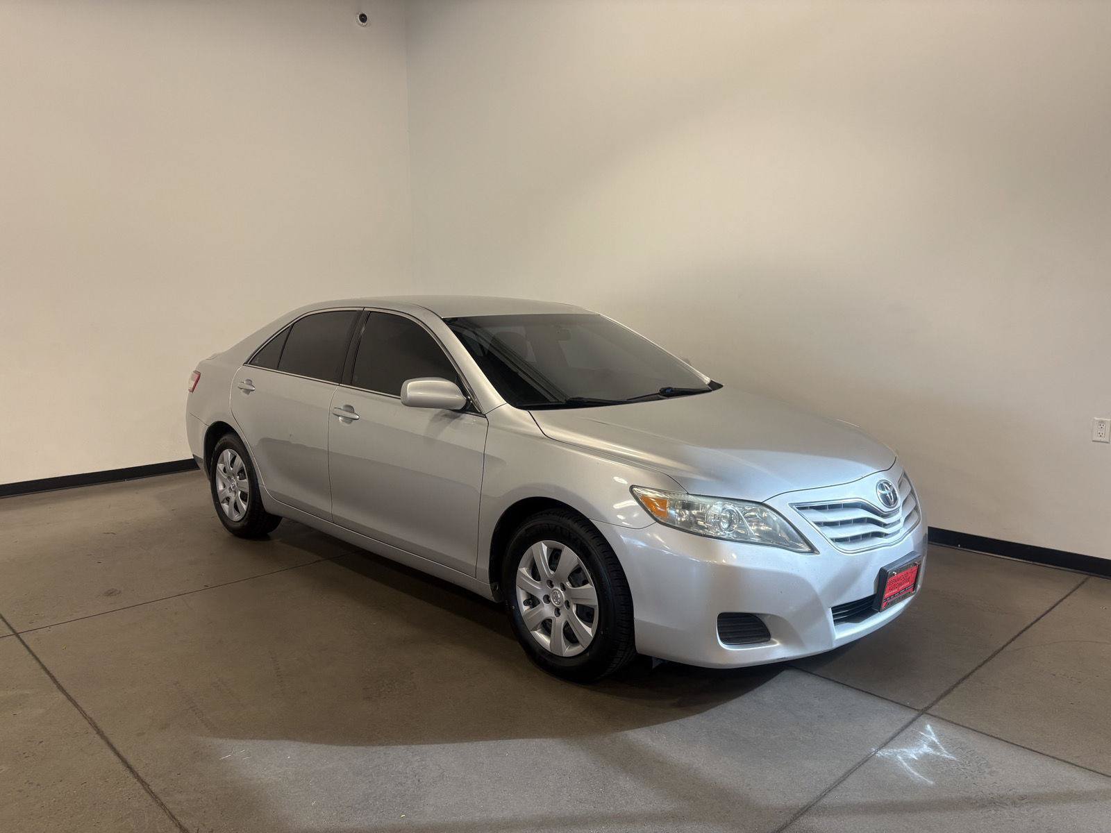 Used 2011 Toyota Camry LE FWD image 1