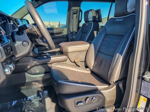 Used 2025 GMC Yukon XL AT4 Ultimate image 9