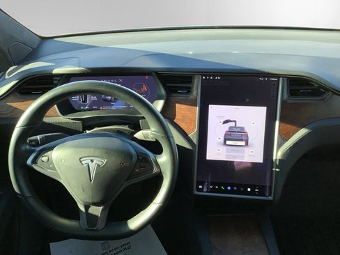Used 2020 Tesla Model X Long Range image 10