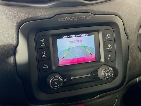 Used 2017 Jeep Renegade Latitude image 18