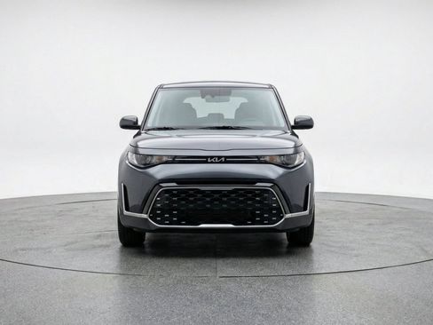 Used 2025 Kia Soul LX w/ LX Technology Package FWD image 2
