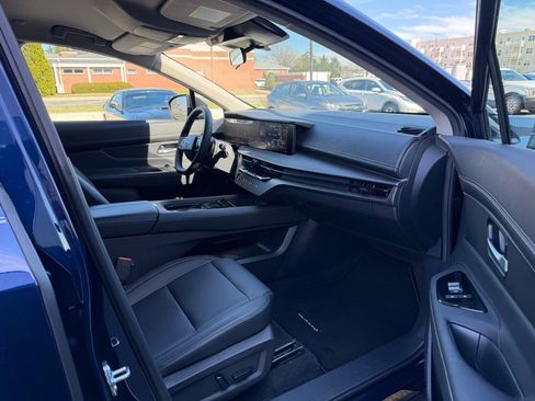 Used 2025 Nissan Murano SV image 18