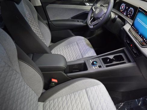 New 2025 Volkswagen Tiguan S image 7