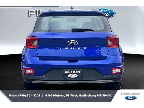 Used 2023 Hyundai Venue SEL FWD image 4