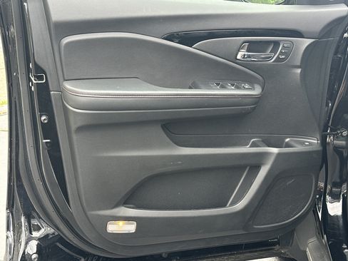 Used 2023 Honda Ridgeline Black Edition image 11