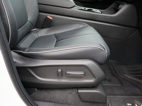 Certified 2025 Honda Pilot Elite image 10