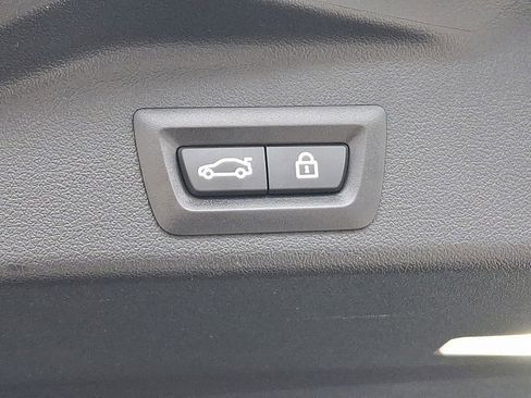 Used 2022 BMW X5 M50i w/ Executive Package image 34