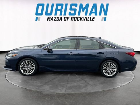 Used 2019 Toyota Avalon Limited image 3