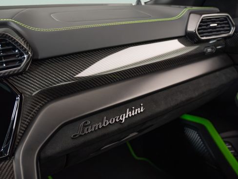 Used 2024 Lamborghini Urus Performante AWD/4WD image 21