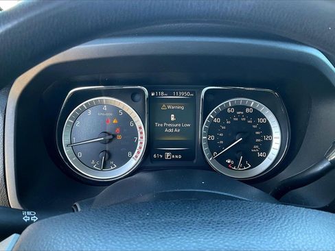 Used 2018 Nissan Titan SV image 20
