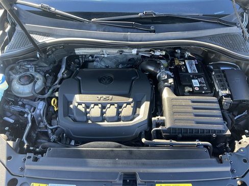 Used 2021 Volkswagen Tiguan SE image 17