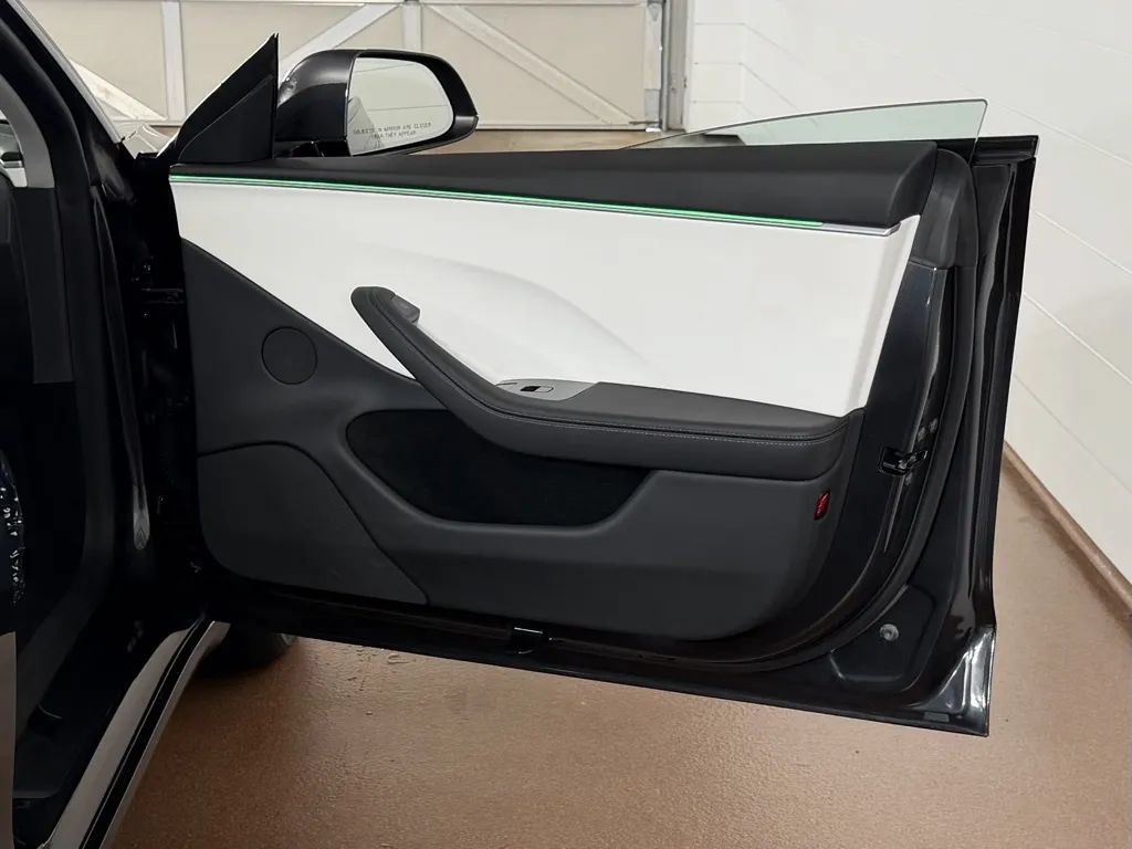 Used 2025 Tesla Model 3 Long Range AWD/4WD image 44