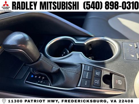 Used 2020 Toyota Camry XLE FWD image 13