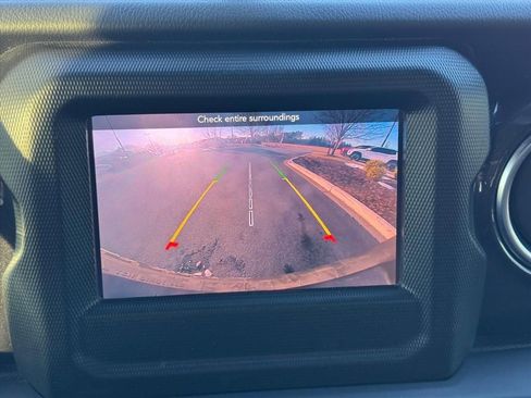 Used 2021 Jeep Wrangler Unlimited Sahara AWD/4WD image 22