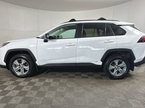 Used 2022 Toyota RAV4 LE AWD/4WD image 6