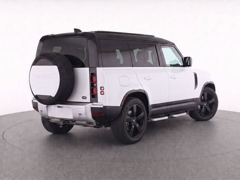 Used 2023 Land Rover Defender 130 SE AWD/4WD image 8