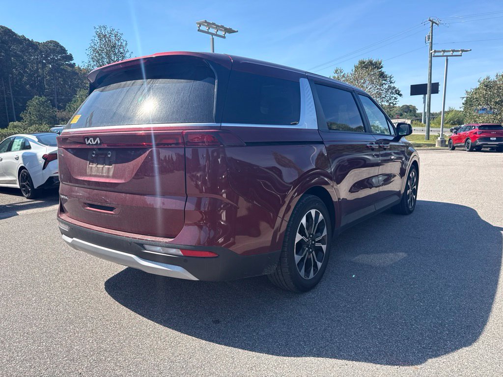 Used 2024 Kia Carnival EX FWD image 5