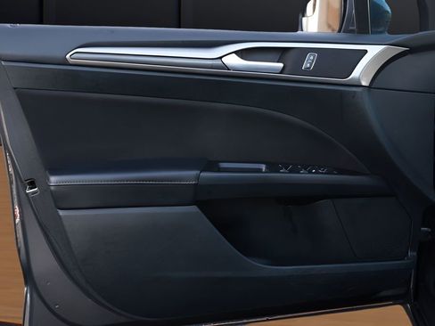 Used 2017 Ford Fusion SE w/ Equipment Group 201A image 23