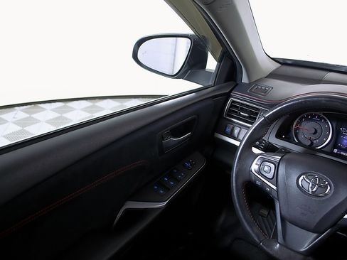 Used 2017 Toyota Camry XSE FWD image 25