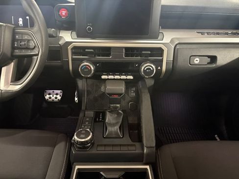 Used 2025 Toyota Tacoma TRD Sport AWD/4WD image 11