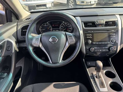 Used 2015 Nissan Altima 2.5 SV image 25